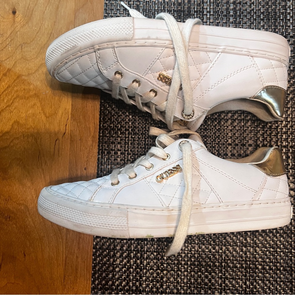 Guess shoes women’s size 8 white with gold